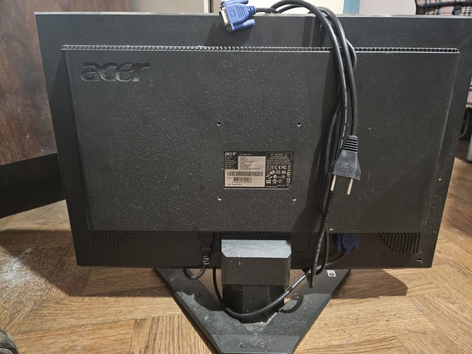 Монитор PC 2 броя Acer и HP