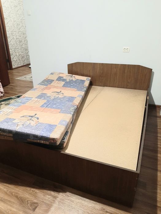 Двухспальная кровать