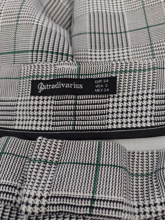 Pantaloni damă Stradivarius