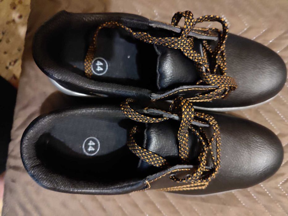 Работни обувки с бомбе