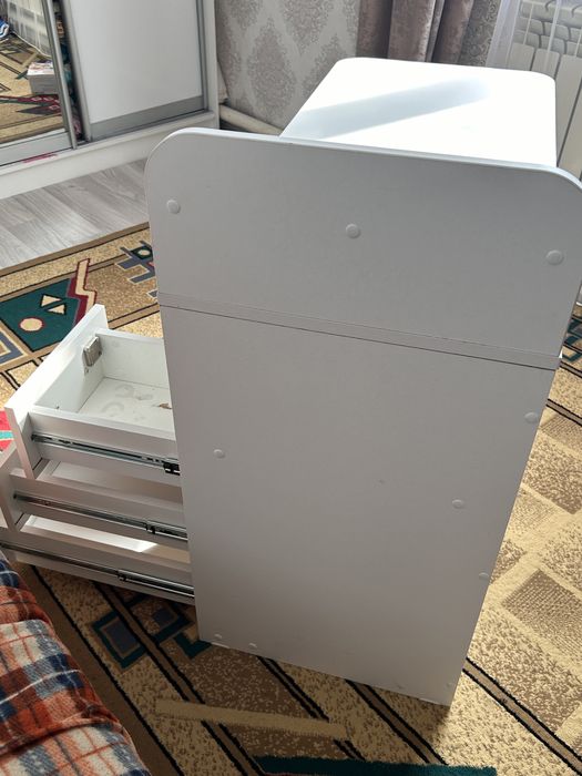 продам маникюрный столик