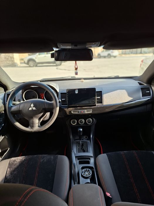 Срочно продаю мицубиси лансер