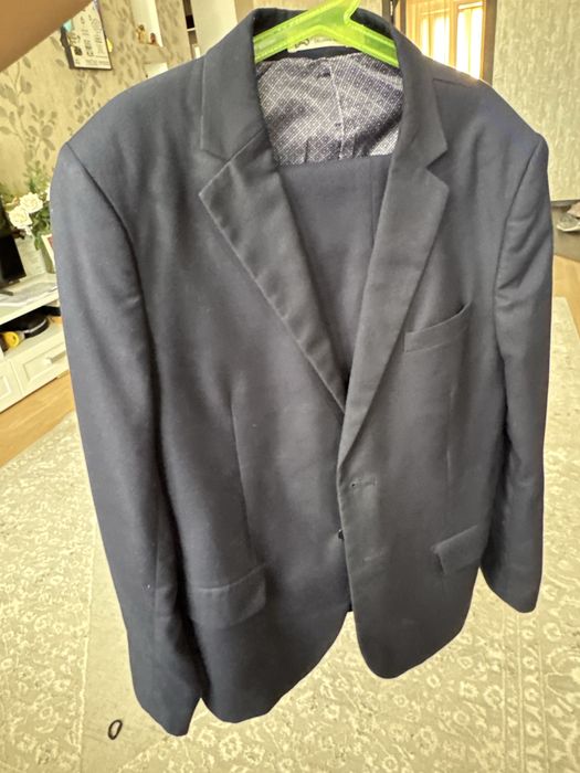 Продам 3 школьных костюма