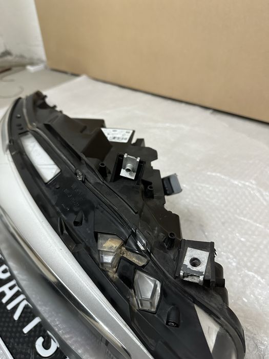 Фар десен BMW F20 LCI Adaptive LED Black БМВ Ф20 1 serie Перфектен