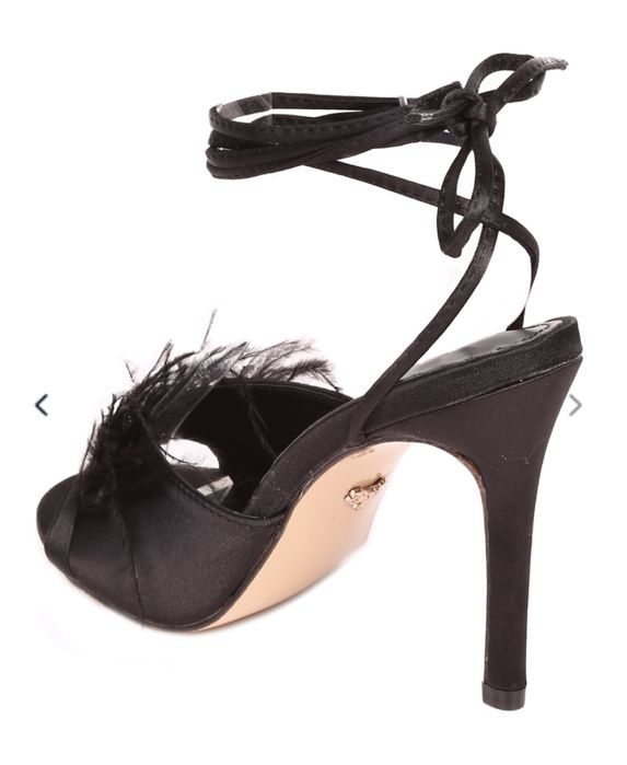 Елегантни дамски сандали с естествен пух на ток