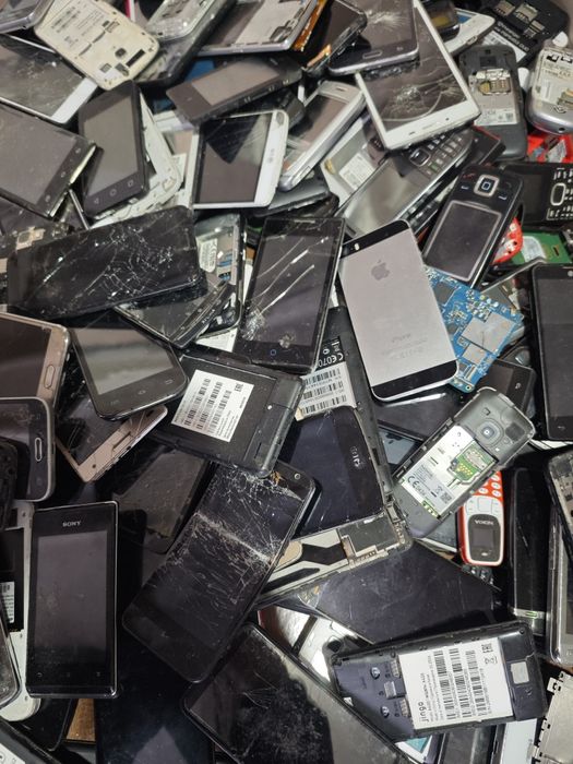 Принимаем старые сотовые телефоны