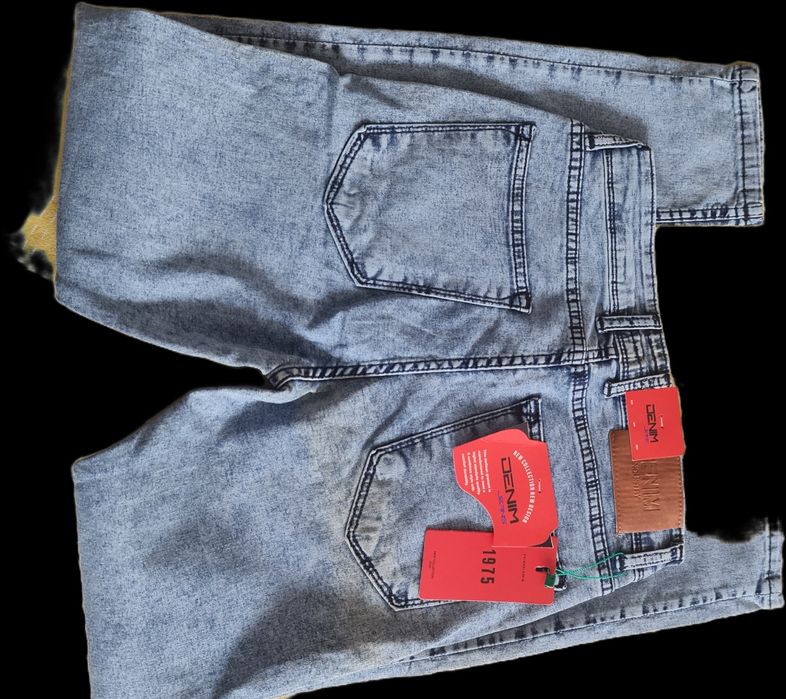 Vând blugi mai mi multe modele