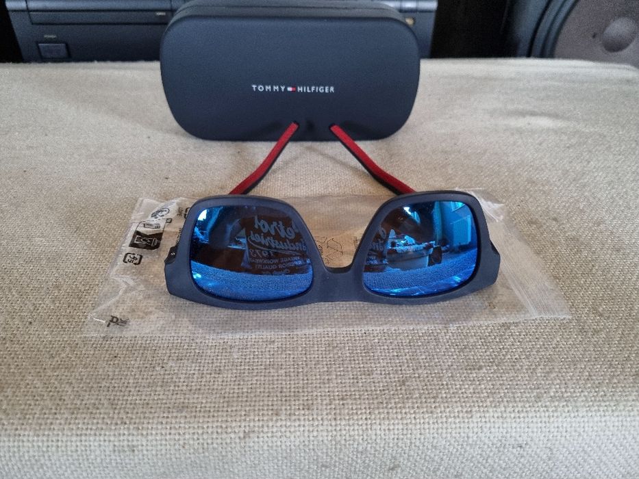 Ochelari de soare Tommy Hilfiger TH1975/S. Noi.