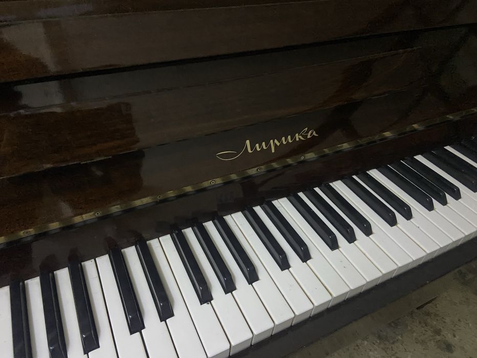 Продаётся фортепиано Лирика