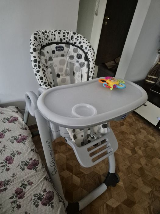 Scaun masa chicco + cadou leagăn electric