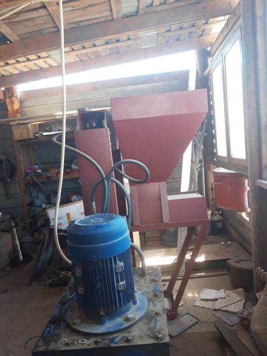 Пресс для изготовления брусчатки и легокирпича