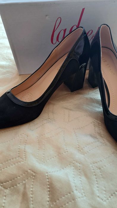 Дамски елегантни обувки.