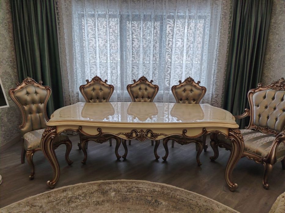 Стол со стульями