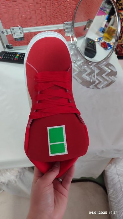 Продам кроссы новые