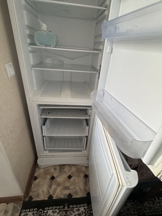 Холодильник Indesit