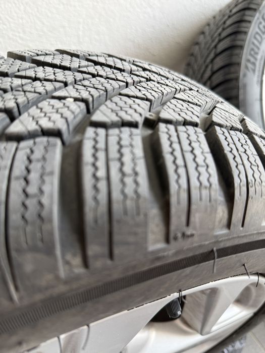 Set 4 anvelope  Bridgestone Blizzak  185/55/R 15 cu jante Hyundai