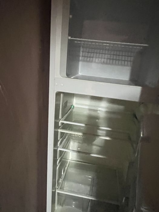 Холодилник почти новыи