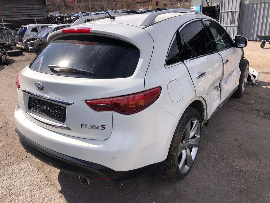 Infiniti Fx 30 3.0 D НА ЧАСТИ