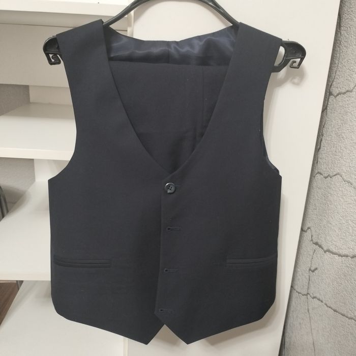 Продам костюм тройка на мальчика