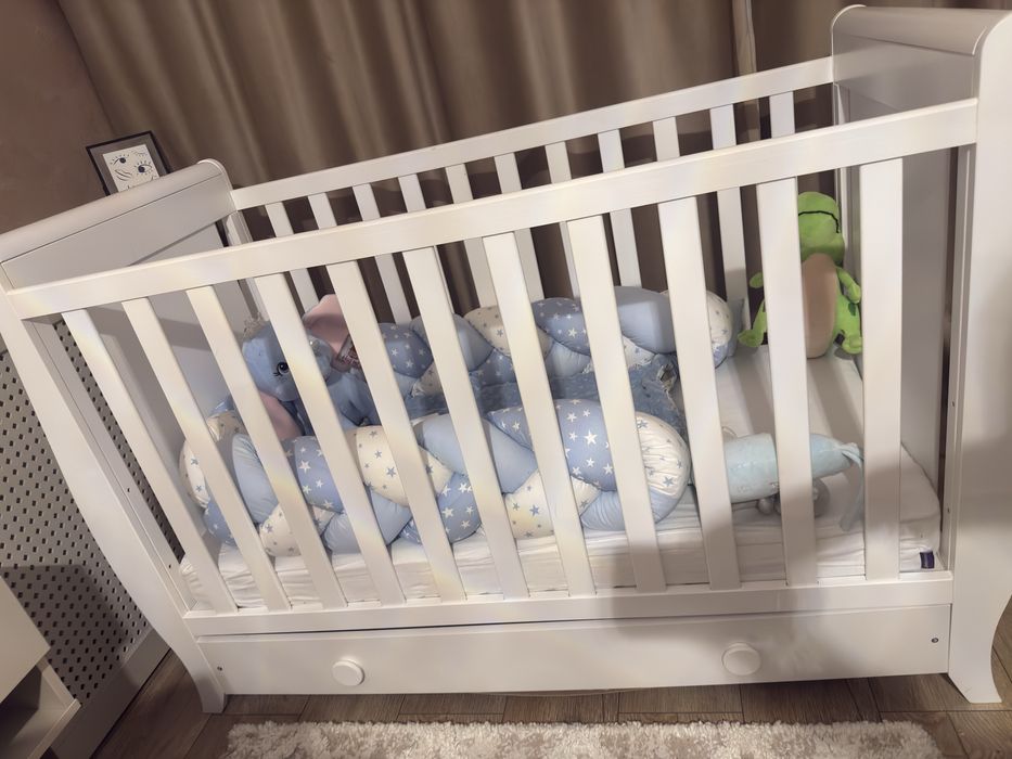 Patut bebe70x140 cu saltea inclusa plus dulap cu 3 setare
