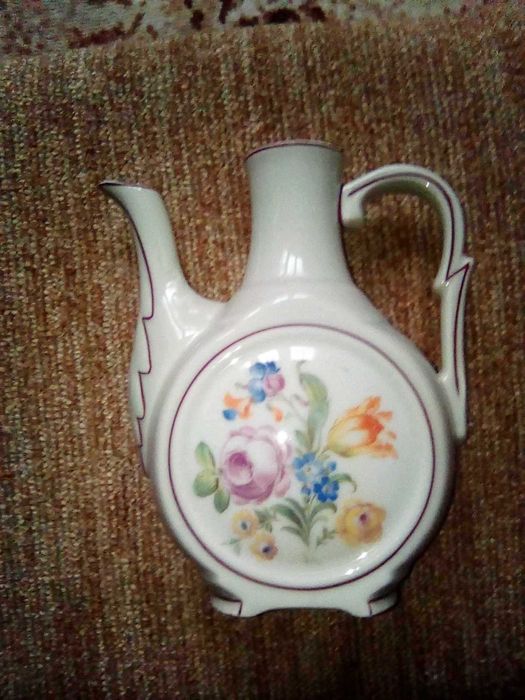 прибори; каничка и чаши