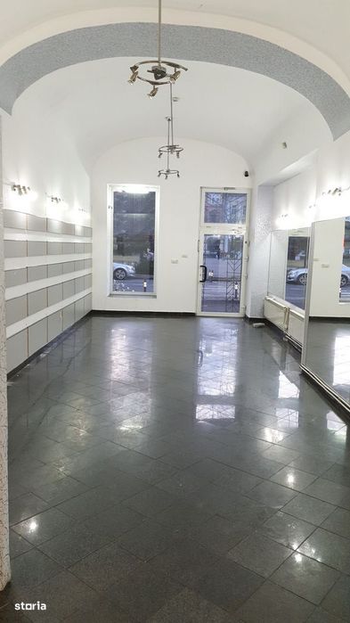 Dau in chirie spatiu comercial central Piata Avram Iancu