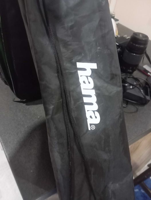 Canon 4000D + обективи 18-55 и 75-300 + раница+ +статив + книга