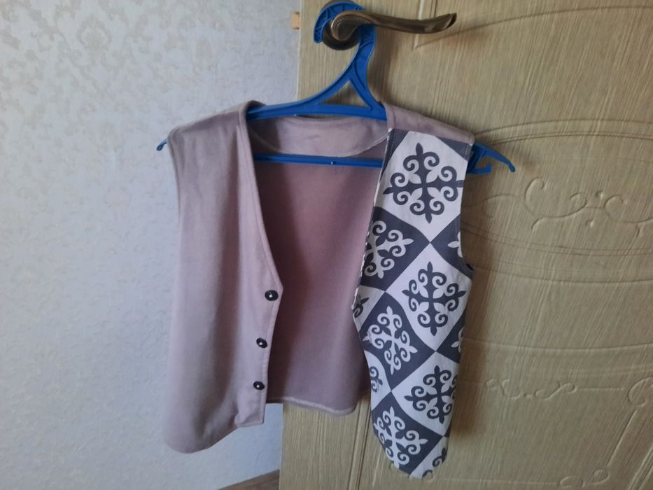 Әйел адамға және ер балаға қазақ кәжекейлері сатылады.