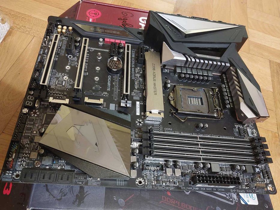 Intel Core i5 9600KF + Gigabyte Z390 Aorus Master Wi-Fi