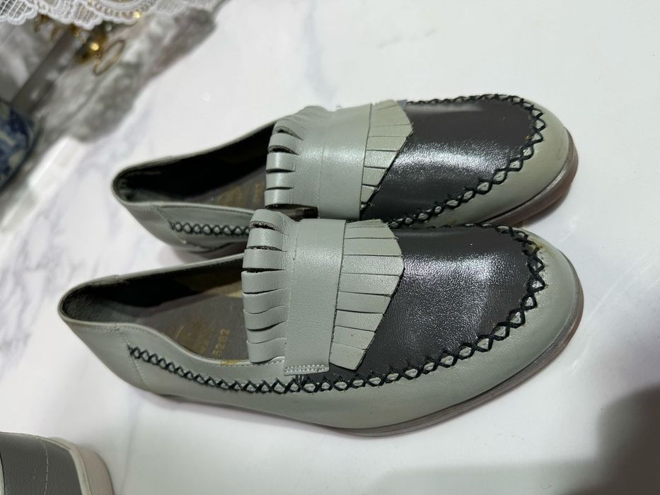 Продам  обувь.Стоит условная цена.