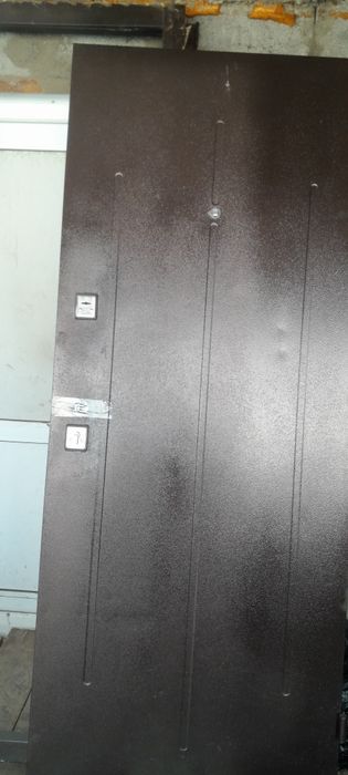 Продам входную дверь