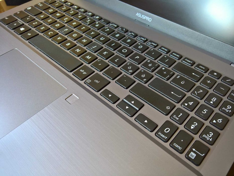15.6" ASUSPRO P3540, i7-8565U, 16GB DDR4, 240GB SSD, лицензиран Windows