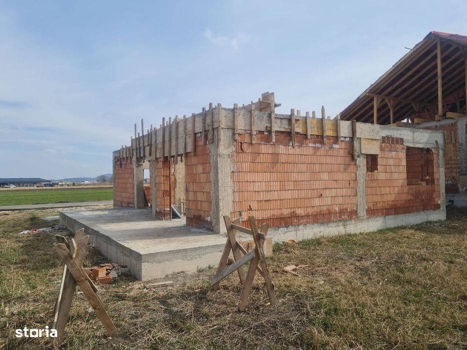 S.C. VIMAK Imobiliare vinde casa la rosu in Stupini