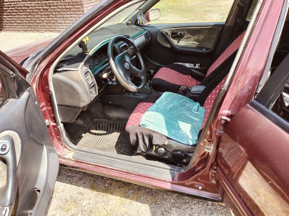 Ниссан  примера 1.6