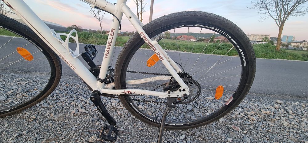 Bicicleta Crossline Traveller alba marimea M, roti 28