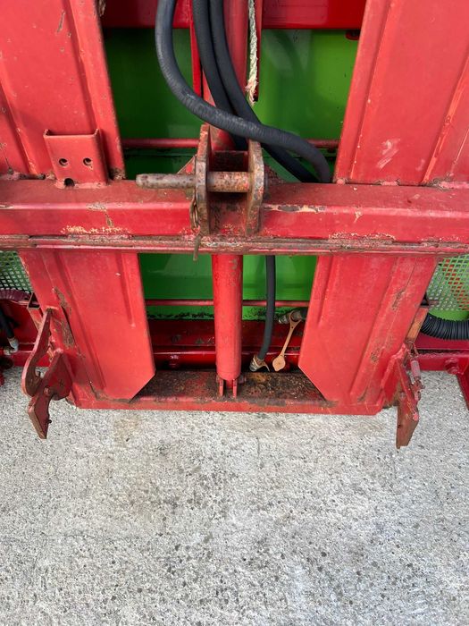 Резач за силаж Strautmann HQ – Обем 2,5 m³, с повдигач