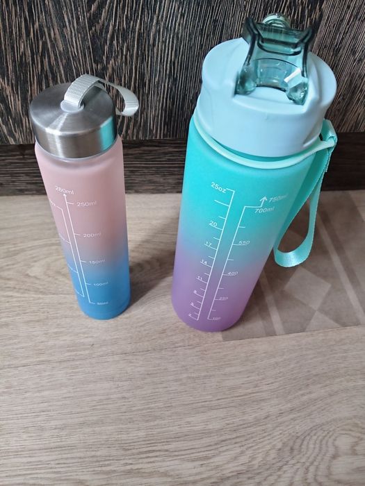 Пластмасови бутилки за вода