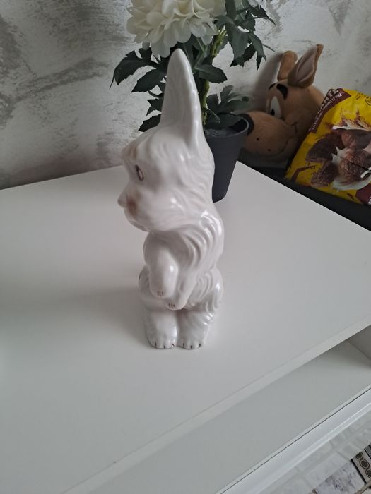 Statueta catel superba