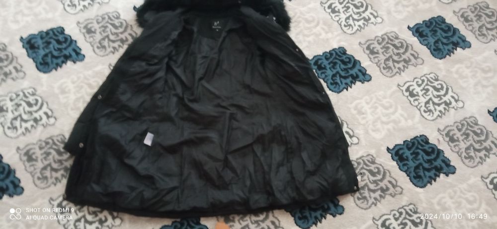 Qora kurtka astarli holati yaxshi