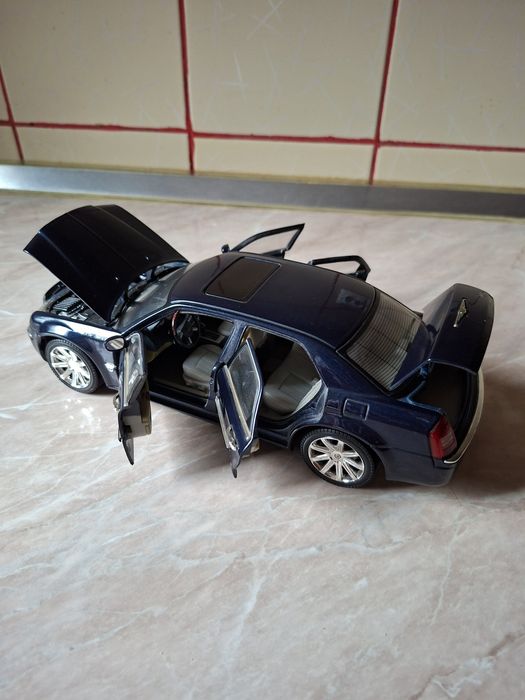 Chrysler 300 c scara 1:18