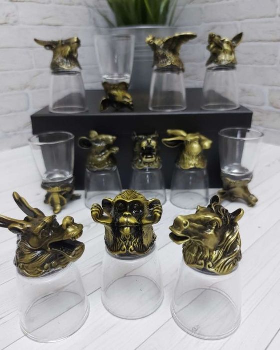 Рюмки с графином в кейсе