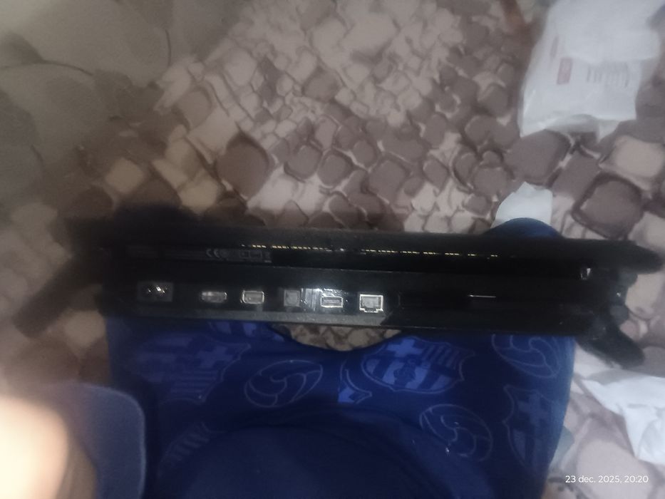 Vând PlayStation 4 Pro