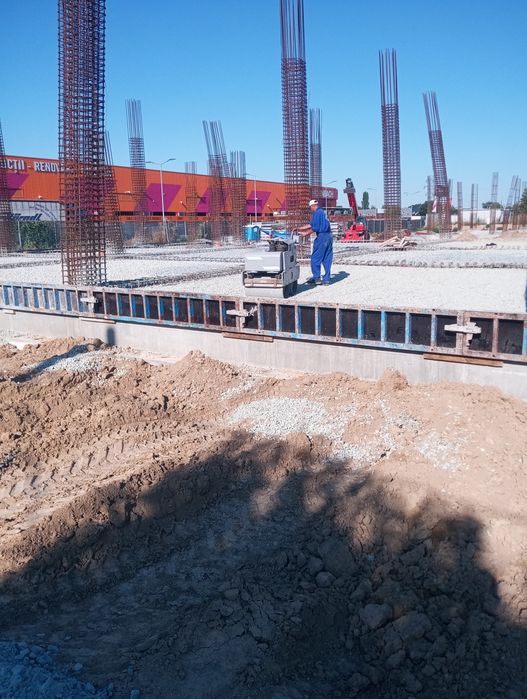 Cu deservent cilindru compactor fundații case, vile,tot județul