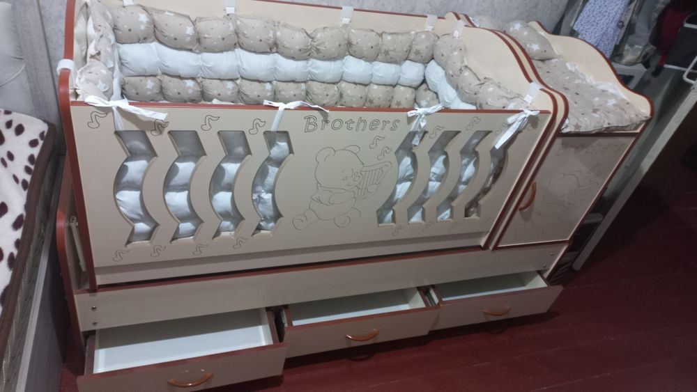 Детская кроватка