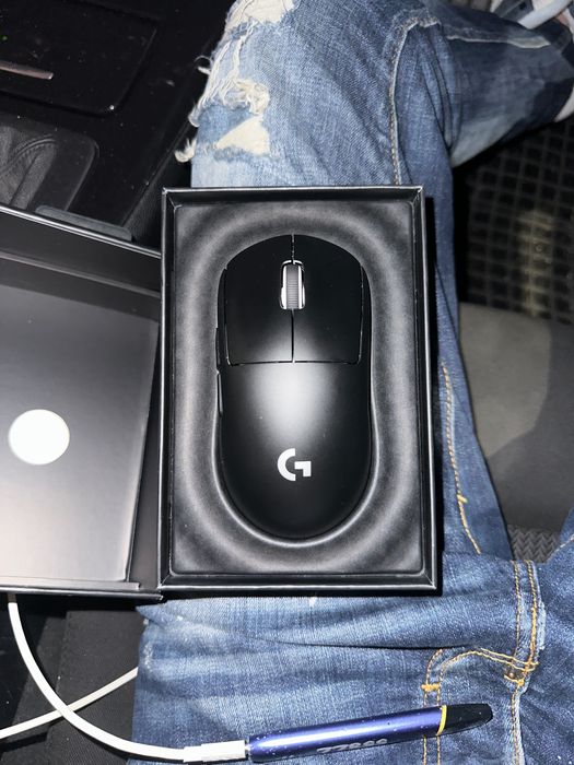 Vând mouse logitech superlight 2