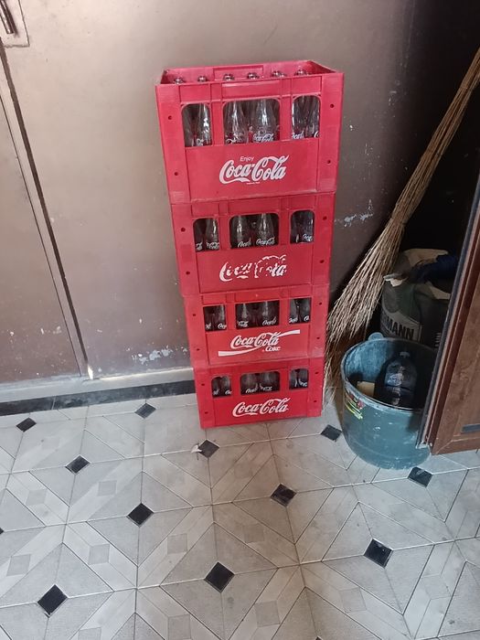 Кока кола ящики с бутилками
