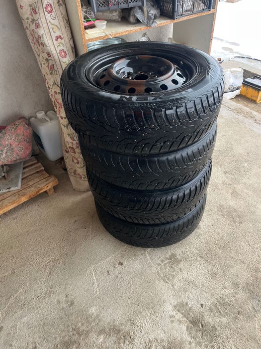 Зимние шины (шипы) размер 16
