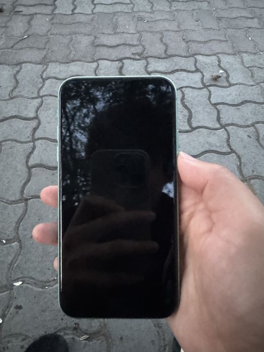 Продам Айфон 11