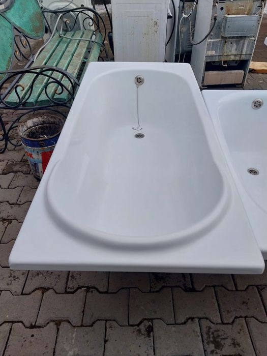 Акриловая ванна б/у 1,60*0,70