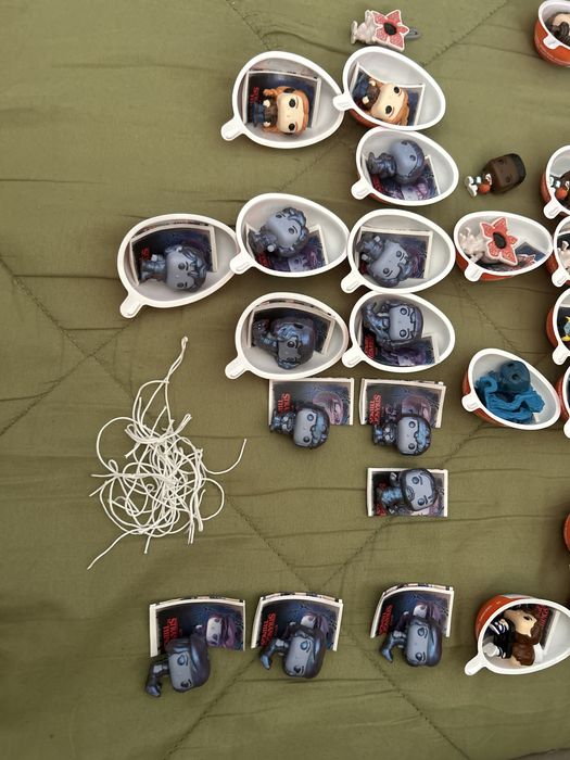 Продавам фигурки на Stranger things